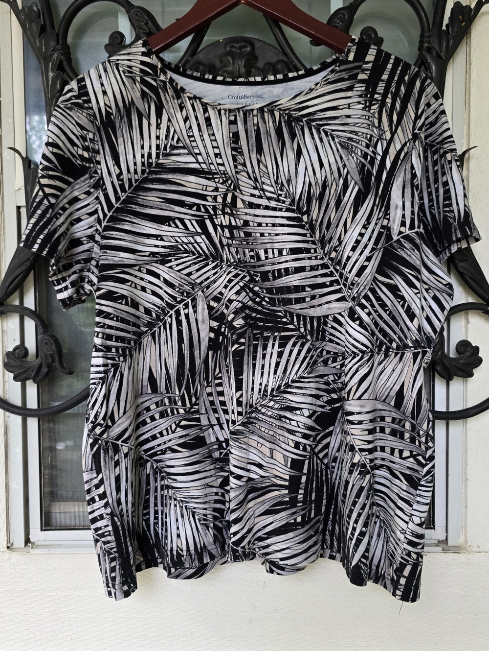 Croft & Barrow Black & White Palm Leaf Tee Cooling Summer Vacation 1X